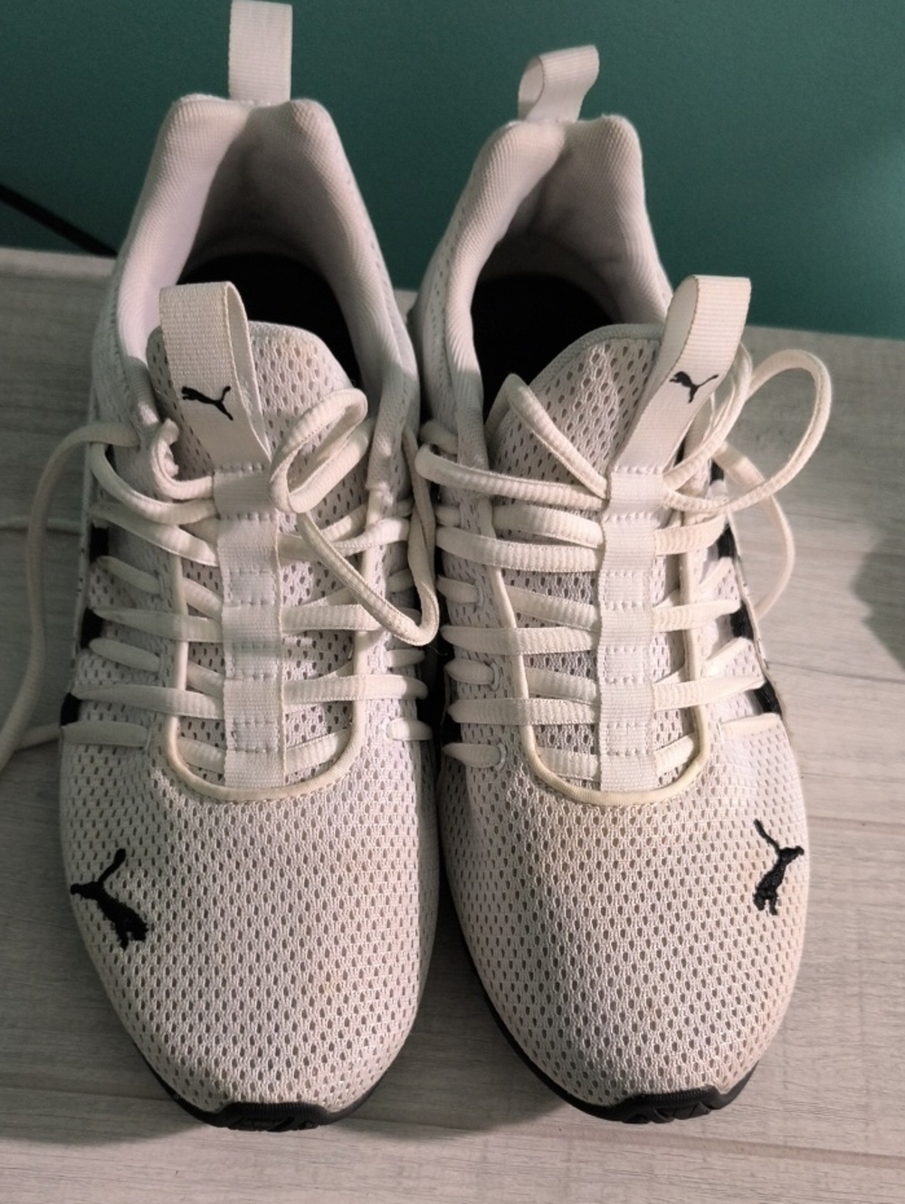 Puma Axelion Women's Sneakers Size 9 White & Black